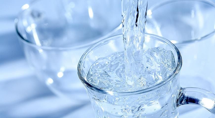 Миф о воде №6. Минеральная вода должна быть на столе всегда